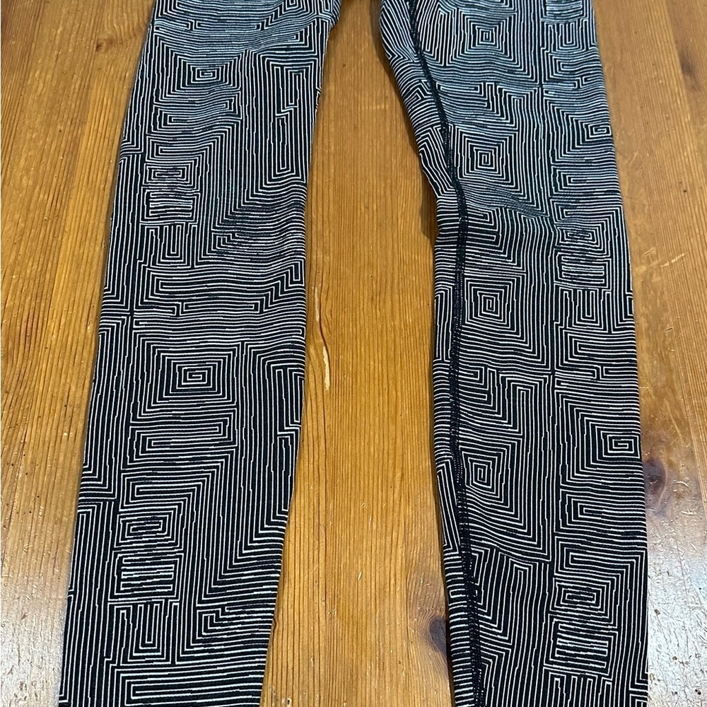 lululemon athletica Black and White Patterned Leggings - Picture 3 of 11